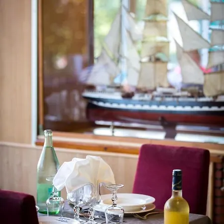Hôtel Christina Lourdes Hotel 3*