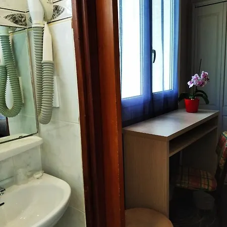 Hôtel Christina Lourdes 3*