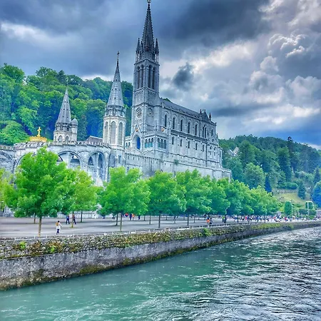 Christina 3* Лурд